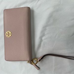Tory Burch womens wallet 8 inches x 4.5 inches, never used, light pink